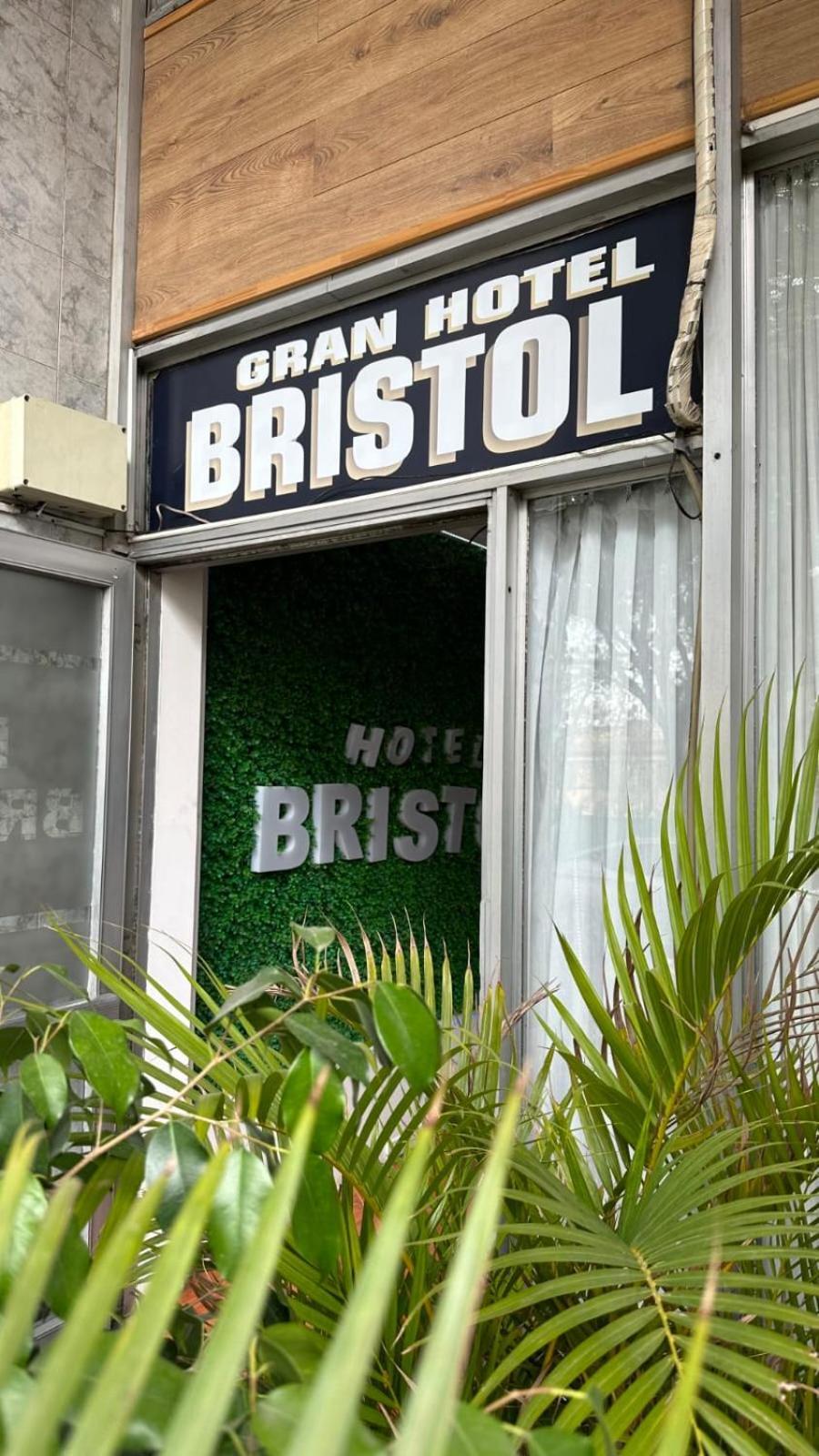 Hotel Bristol คอร์โดบา ภายนอก รูปภาพ
